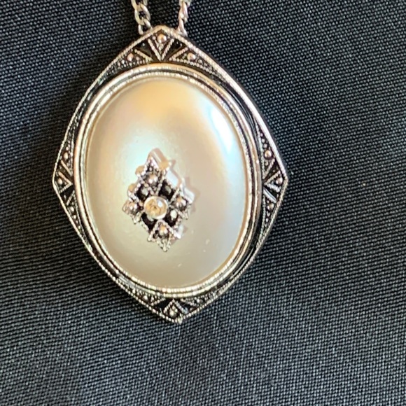 Art Deco Style Enamel Silver Tone Brooch Pendant - Picture 3 of 8